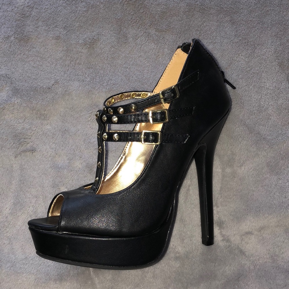 Heels - Picture 2 of 3